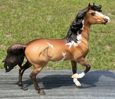 Breyer Oriole Collectors Club Special Run Birds of a Feather Forever Saige picture