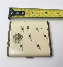 Vintage [40s-50s] Gold Tone Powder Compact w/ Sunburst Engraved Powder Well picture