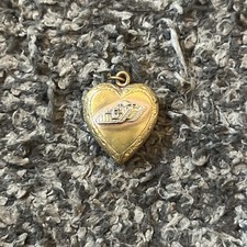 Vintage WWII Sweetheart locket gold filled picture