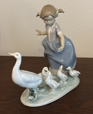 Lladro #5503 Hurry Now Girl with Geese Beautiful picture