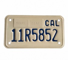 NOS VINTAGE CALIFORNIA  MOTORCYCLE  CYCLE  LICENSE PLATE EARLY ISSUE 11R5852 os picture