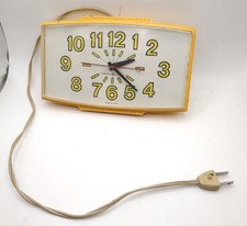 VINTAGE 1960s YELLOW MID-CENTURY GENERAL ELECTRIC GE WALL CLOCK - WORKS GE picture