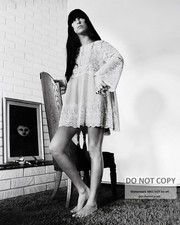 CHER LEGENDARY ENTERTAINER SINGER ACTRESS - 8X10 PUBLICITY PHOTO (MW-138) picture