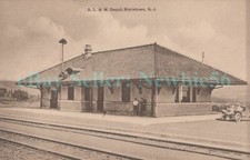 Blairstown NJ - EARLY AUTO AT DL&W RAILROAD STATION - Postcard picture