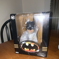 Mezco Toyz MDS Deluxe Batman (1989) DC Action Figure Deluxe Posable picture