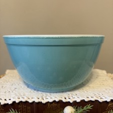 Vintage Pyrex Robin’s Egg Blue 1/2 Quart Mixing Bowl picture