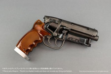 PSL Blade Runner 2049 Deckard's Blaster Plastic Model Kit 1/1 scale BP033 NEW picture