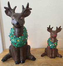  2 Rare Vintage Ceramic Christmas Reindeer Wearing Light Up Wreaths 12