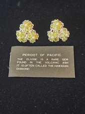 Vintage Mid Century Hawaii Peridot Olivine Pearl Flower Clip On Earrings w/ Card picture