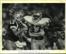 1989 Press Photo LSU football Doug Hudson #13 is about to get tackled by Florida picture