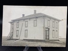 HOUSE, UNKNOWN LOCATION AND DATE - Antique Postcard, real picture, unused picture