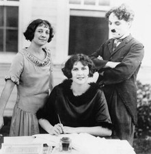 Lita Grey Chaplin signing contract be leading lady next movie C- 1924 Old Photo picture