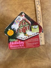 New Vintage Wilton Stand-Up Holiday House Kit Pan Set 2105-2282 picture