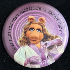 Vintage 1981 Miss Piggy Pinback Button Henson If Don't Succeed Try A Karate Chop picture