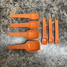 Vintage Orange Tupperware Measuring Spoons Complete No Ring picture