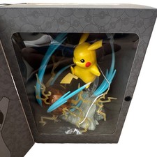 Pokémon Select Pikachu Light Up Light FX Deluxe Figure 1:10 Scale Plastic picture