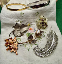 Giovanni, Coro & Monet Vintage Brooches & Bangle Lot. picture