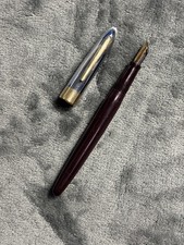 Vintage Wahl-Eversharp Fountain Pen Burgundy 14K Gold Nib USA Gold Trim picture