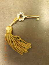NEW UNIVERSAL MUSIC BOX LOCKING KEY w/ TASSEL -  FITS MOST REUGE & ITALIAN BOXES picture