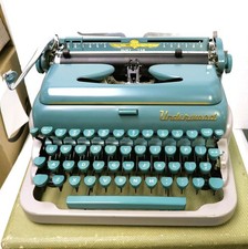 Underwood Quiet Tab Deluxe Green Typewriter Portable w/Original Case 50's Tested picture