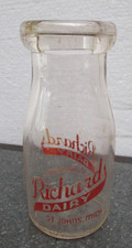 VINTAGE RICHARD'S DAIRY GLASS BOTTLE HALF PINT ST. JOHNS, MICHIGAN picture