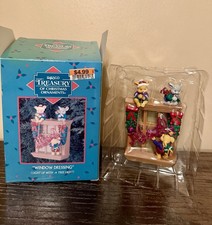  2002 Enesco Treasury of Christmas Ornament Window Dressing Mouse MIB 108742 picture
