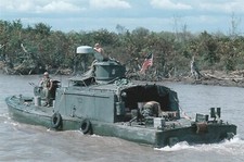 Vietnam  War  Photo --    US Soldiers  - River Gun Boat  .. picture