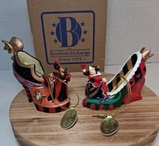 2 Bradford Exchange Disney Villains Shoe Ornaments Queen Of Hearts Jafar/Aladdin picture