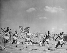 Harrison Dillard left Baldwin Wallace wins Olympic men's 100 meter- Old Photo picture
