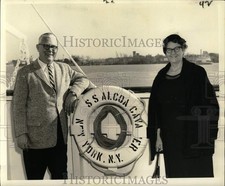 1959 Press Photo Mr. & Mrs. Dudley R. West aboard the S.S. Alcoa Cavalier picture