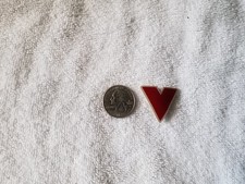 WW2 Victory Pinback Red-Plastic-VG picture