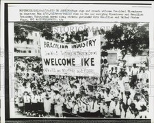 1960 Press Photo Giant Sign Welcoming President Eisenhower in Rio De Janeiro picture