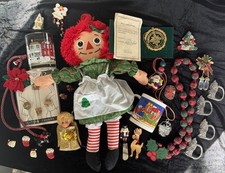 VINTAGE CHRISTMAS & HOLIDAY DECOR, JEWELRY, BROOCH, & ORNAMENT LOT - 30 PIECES picture
