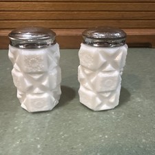 Vtg Westmoreland Old Quilt White Milk Glass Salt & Pepper Shaker Set  picture