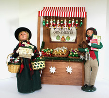 2023 Byers Choice Christmas Ornament Stall with  2024 Matching Carolers picture