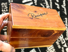 VTG 1970 Cedar WOOD Standard Size RECIPE BOX Hinged Lid CARD HOLDER Index File picture