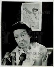 1973 Press Photo Mrs. Babe Ruth discusses Henry Aaron's record in New York picture