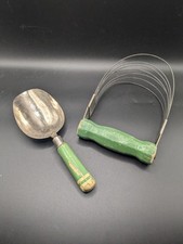 Vintage Farm House Green Wood Handle Kitchen Utensils Pastry Cutter & Scoop Read picture