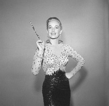 US actress Vera Miles poses with one hand on her hip decorated pip- Old Photo picture