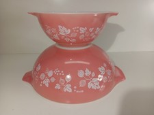 2 Vintage PYREX Pink Gooseberry Cinderella Mixing Bowls 444 4 QT 442 1-1/2 QT picture