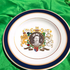 Royal Doulton Queen Elizabeth II Golden Jubilee 1952-2002 Bone China Plate Engla picture