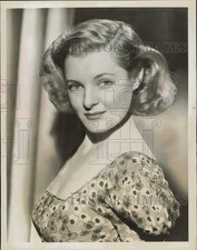 1948 Press Photo Actress Linda Watkins stars on CBS series 