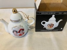 Queen Elizabeth's Golden Jubilee little tea pot picture