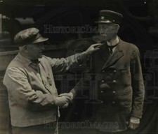 1925 Press Photo Oliver P Keller & Charles E Eberly of Penn RR Broadway Limited picture