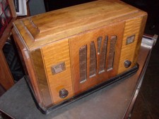 BEAUTIFUL 1940S COLLECTORS RADIO (L@@K) picture