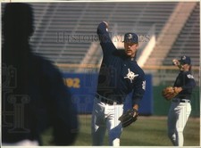 1994 Press Photo Brewer Baseball Pitcher Bob Scanlan At County Stadium Practice picture