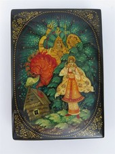 Kholui Russian Lacquer Box Vasilisa the Beautiful Signed K.G. Marked 5.25