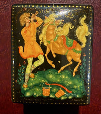 Vtg Russian Artist Signed Hand Painted Lacquer Box Fairytale Scene 1.75x2x1.5 picture