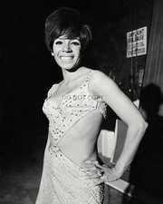 SINGER SHIRLEY BASSEY IN 1967 8x10 Photo Wall Decor picture