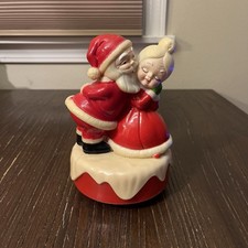 Vtg Santa Kissing Mrs Claus Rotating Music Box 1973 Hong Kong Plastic Spinning picture